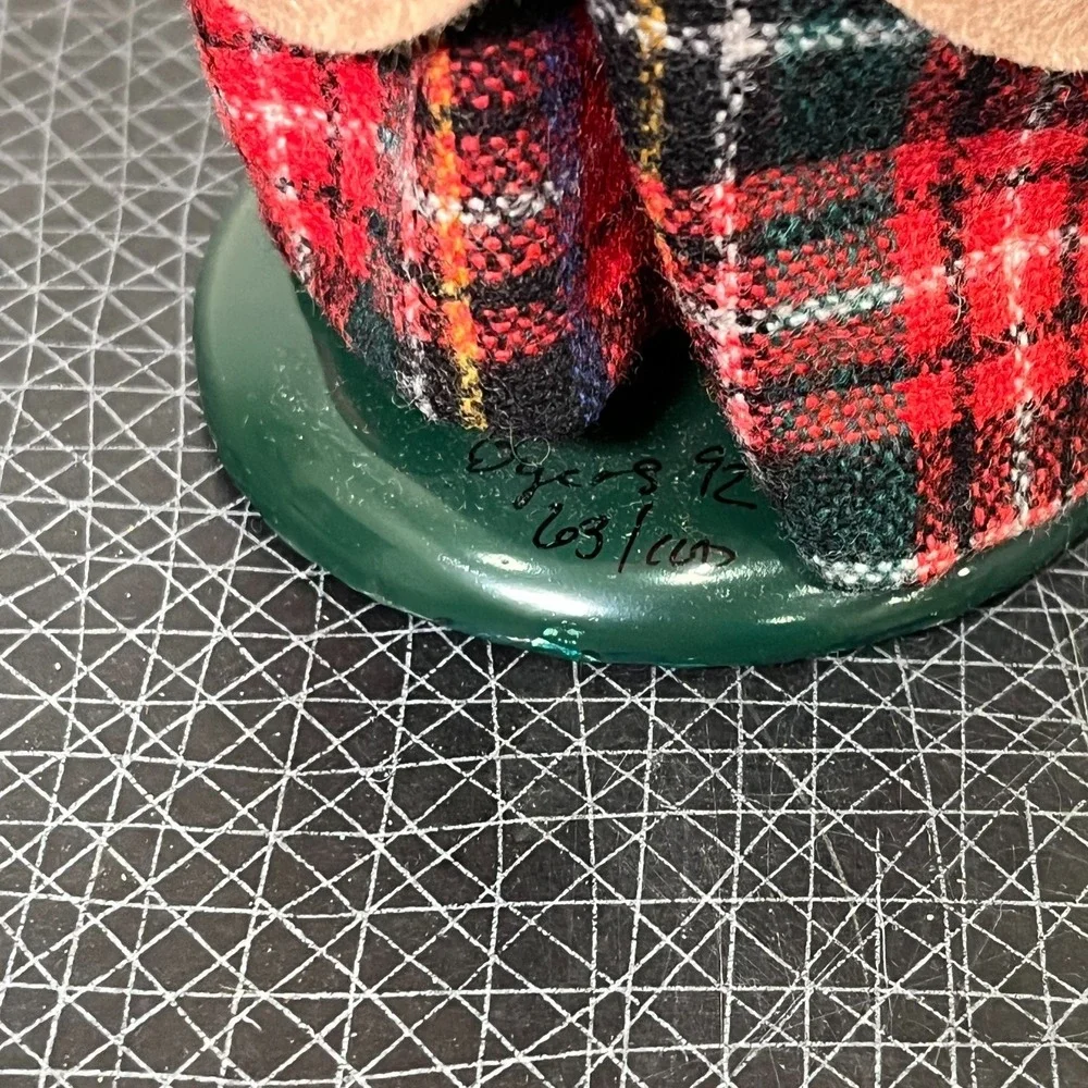 Byers Choice‎ Caroler Woman with Wreath, Brown Trenchcoat, Fur Lined Cap, Plaid